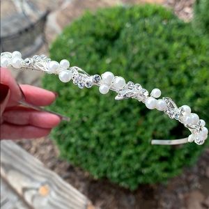Brides Pearl and rhinestone silver headband
